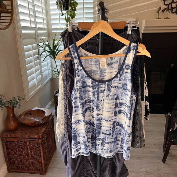 Lucky Brand Tank Top Womens Size Medium Blue Tie Dye Super Soft Comfy Cozy - Picture 12 of 12